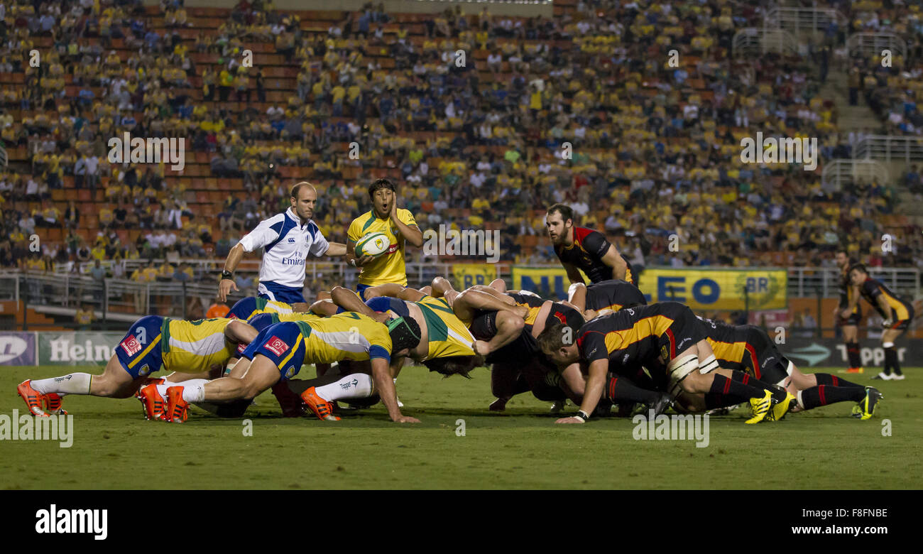 SO Paulo, SP, Brasilien. 4. Dezember 2015. Sao Paulo. SP-Brasilien. 12.04.2015 - steht Sport - Rugby - Rugby brasilianischen Nationalmannschaft Deutschland im Pacaembu-Stadion in So Paulo, diesen Freitag (04), die Super Herausforderung Rugby BH XV. Das Spiel der Rugby an dieser Stelle zeigt der Sport Wachstum im Land und ist ein großer Schritt für die Vermassung des Sports. Foto: Dorivan Marinho/Midas Presse © Csm/Alamy Live-Nachrichten Stockfoto