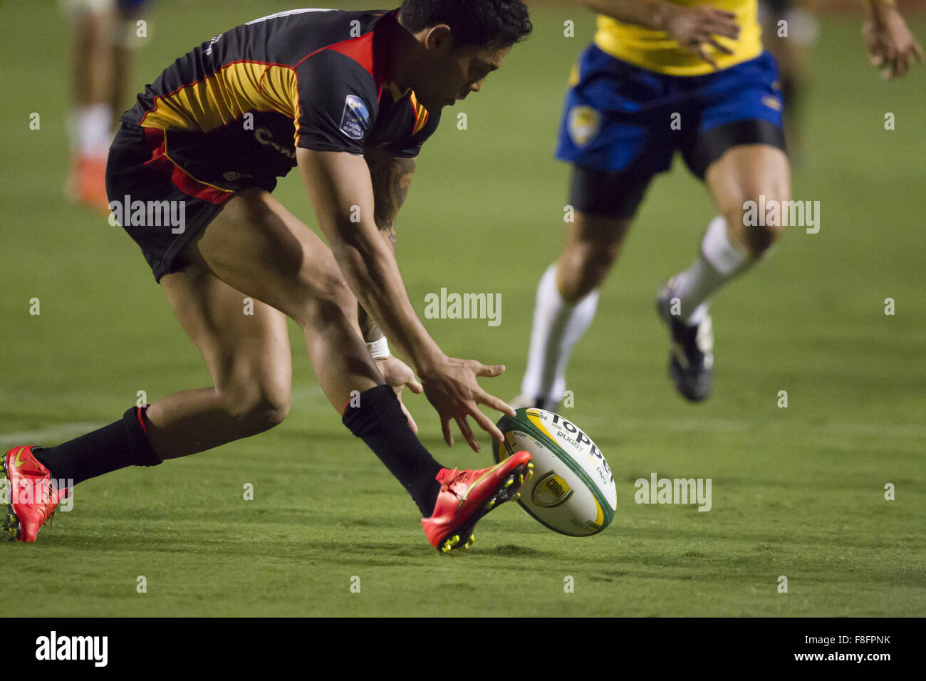 SO Paulo, SP, Brasilien. 4. Dezember 2015. Sao Paulo. SP-Brasilien. 12.04.2015 - steht Sport - Rugby - Rugby brasilianischen Nationalmannschaft Deutschland im Pacaembu-Stadion in So Paulo, diesen Freitag (04), die Super Herausforderung Rugby BH XV. Das Spiel der Rugby an dieser Stelle zeigt der Sport Wachstum im Land und ist ein großer Schritt für die Vermassung des Sports. Foto: Dorivan Marinho/Midas Presse © Csm/Alamy Live-Nachrichten Stockfoto