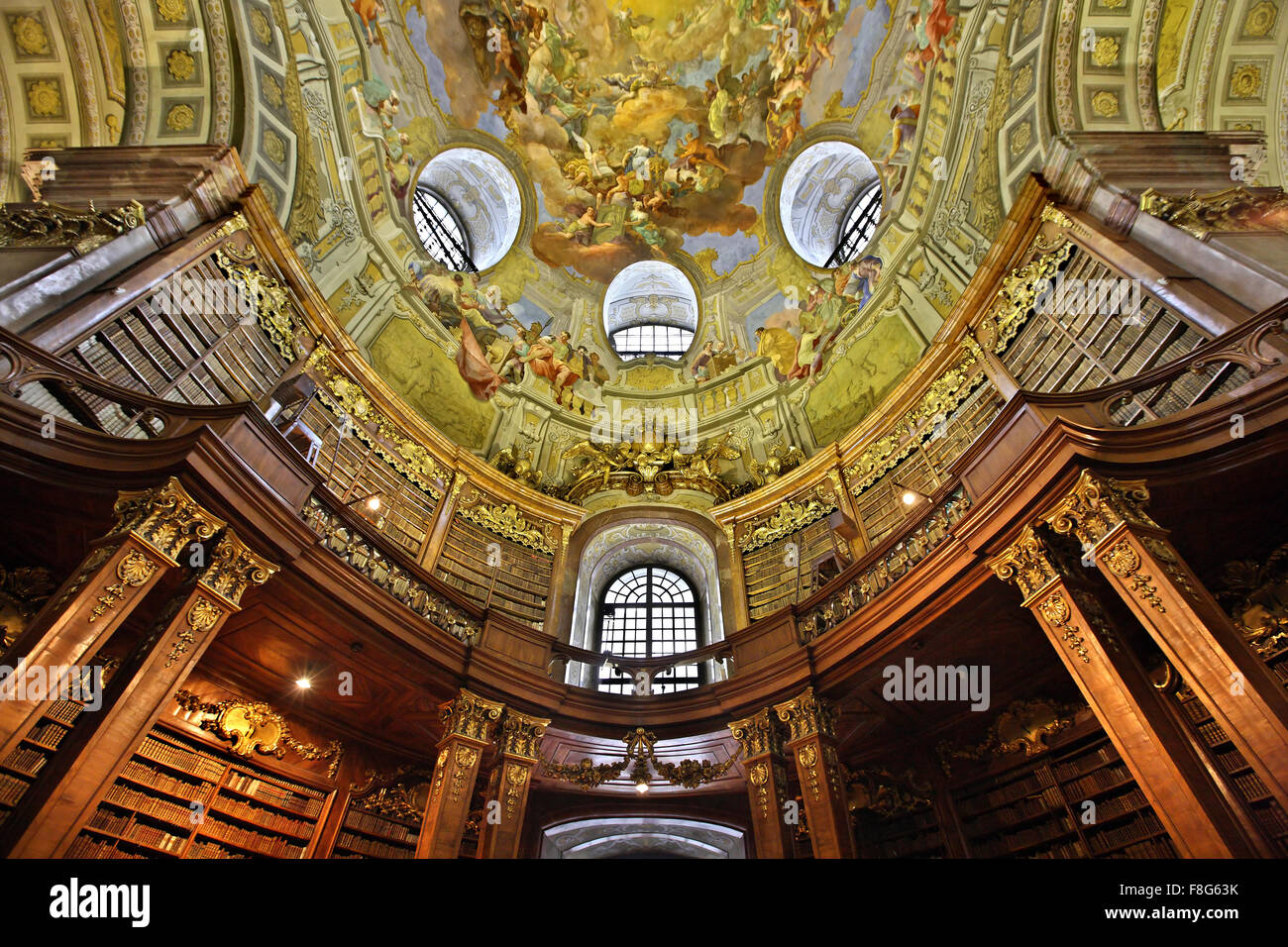 Die schöne Decke (Fresken von Daniel Gran) von der Prunksaal der Nationalbibliothek ("Nationalbibliotek Prunksaal) Wien Stockfoto