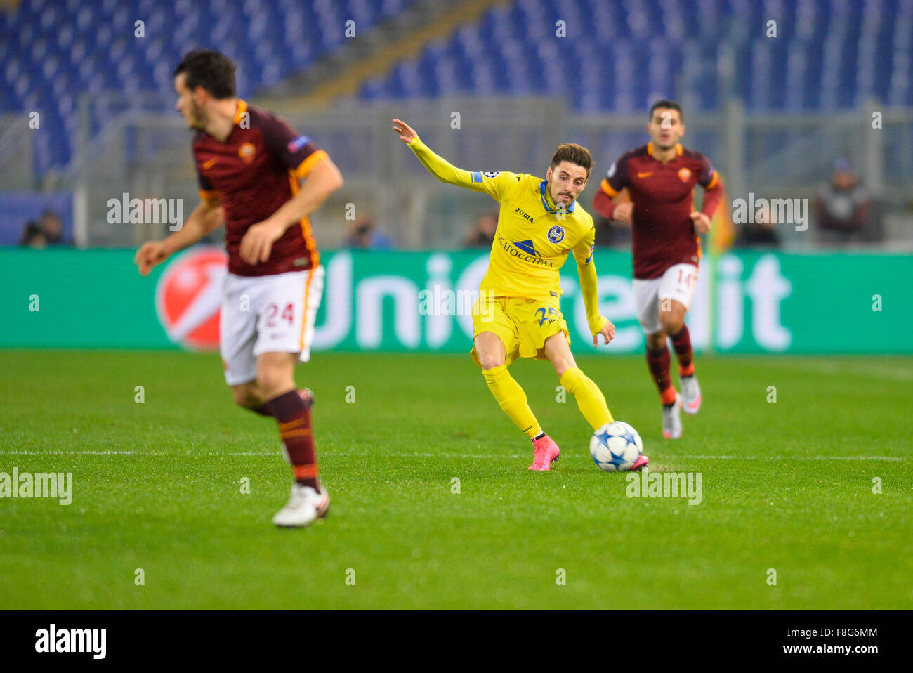 Rom, Italien. 9. Dezember 2015. Filip Mladenovic während der Fußball-Champions League Spiel AS Rom Vs FC Bate Borisov im Olympiastadion in Rom, am 9. Dezember 2015. Bildnachweis: Silvia Lore "/ Alamy Live News Stockfoto