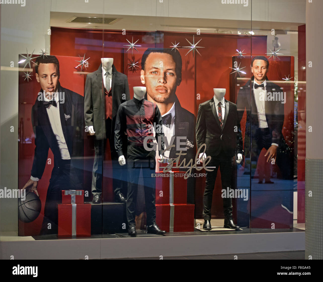 Basketball-star Steph Curry in der Werbung im Fenster auf einen Express-Shop in Roosevelt Field, Garden City, Long Island, NY Stockfoto
