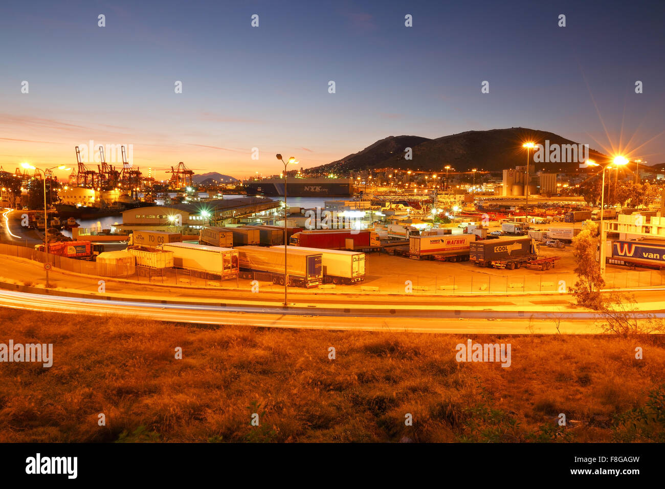 Industriehafen und der zentralen Fischmarkt in Piräus, Athen Stockfoto