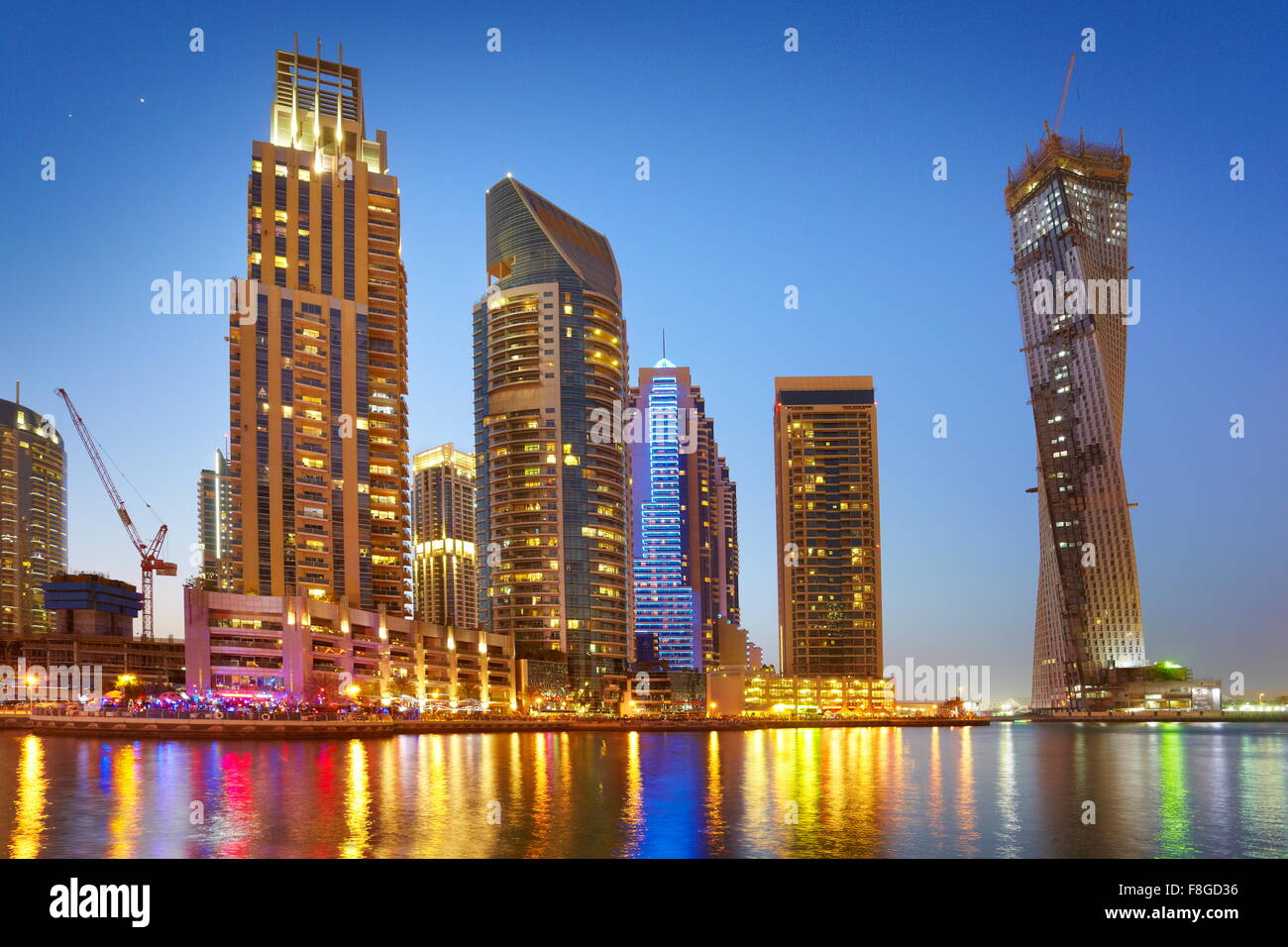 Dubai Marina Abend Skyline - Vereinigte Arabische Emirate Stockfoto