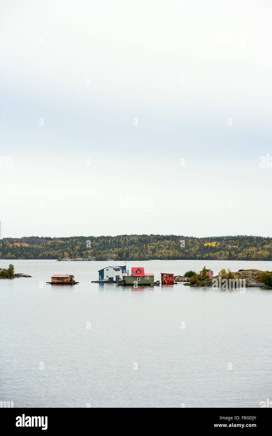 Hausboote in Great Slave Lake in der Nähe von Yellowknife, Northwest Territories, Kanada Stockfoto