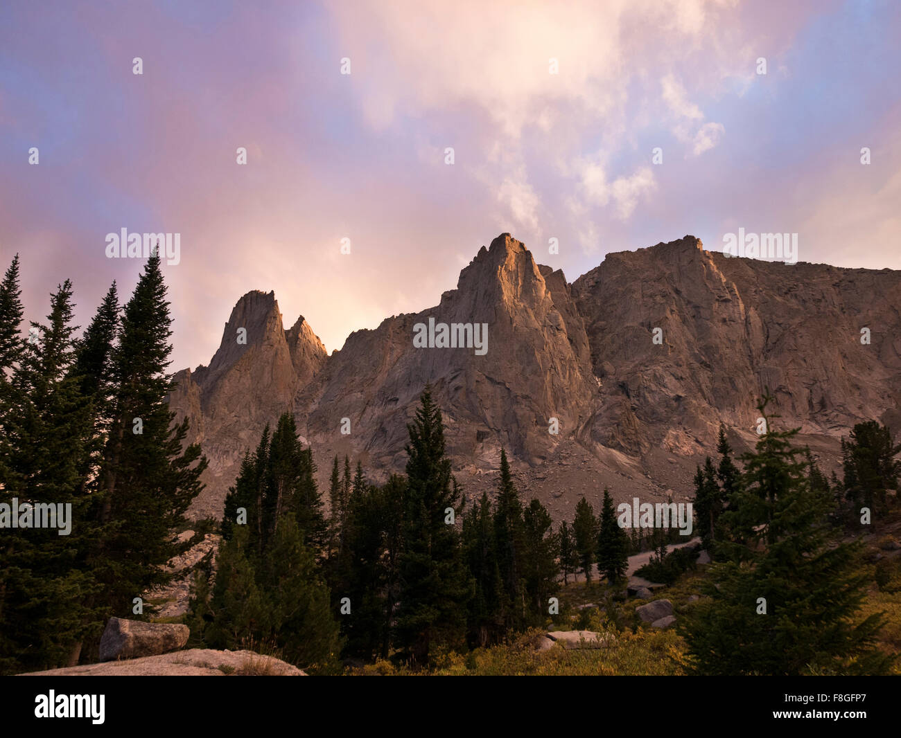 Wind River Mountains unter Wolken, Pinedale, Wyoming, Vereinigte Staaten von Amerika Stockfoto