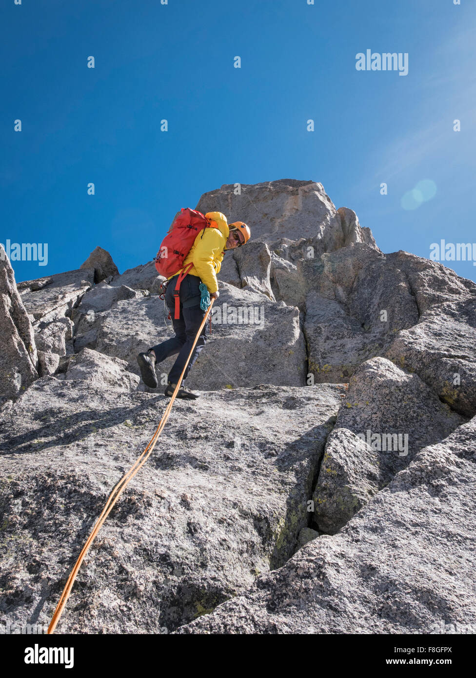 Kaukasische Bergsteiger am Berg Stockfoto