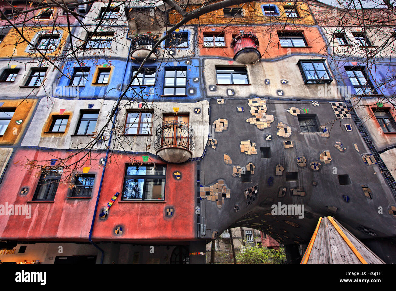 Das Hundertwasserhaus (Architekt: Friedenreich Hundertwasser), Wien, Österreich. Stockfoto