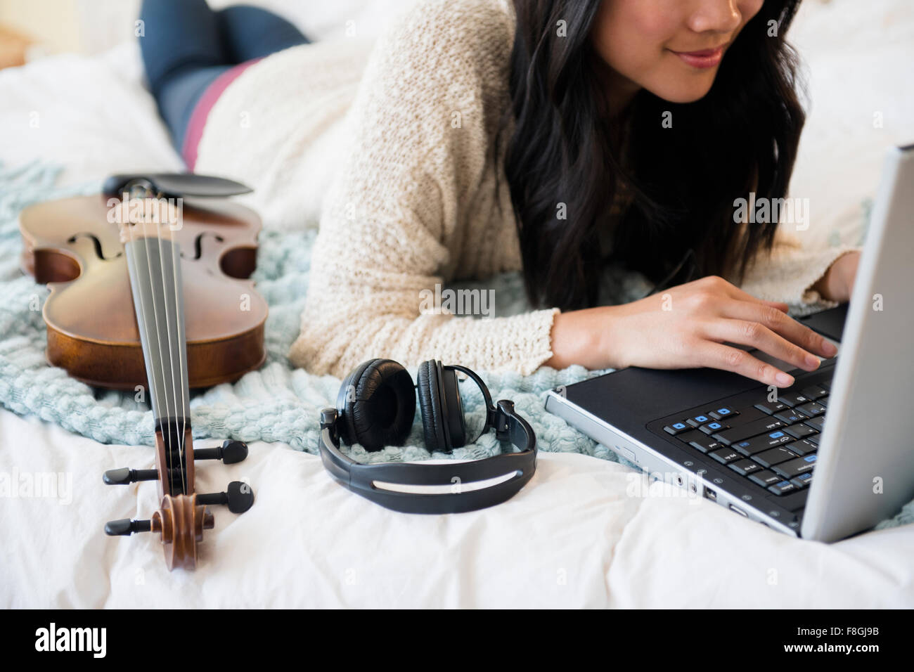 Chinesische Musiker mit laptop Stockfoto