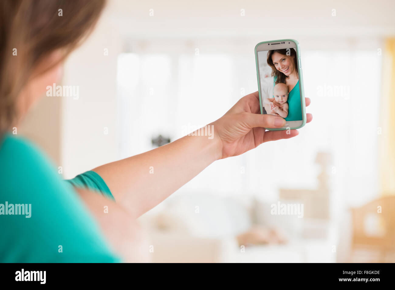 Mutter nehmen Selfie mit Tochter Stockfoto