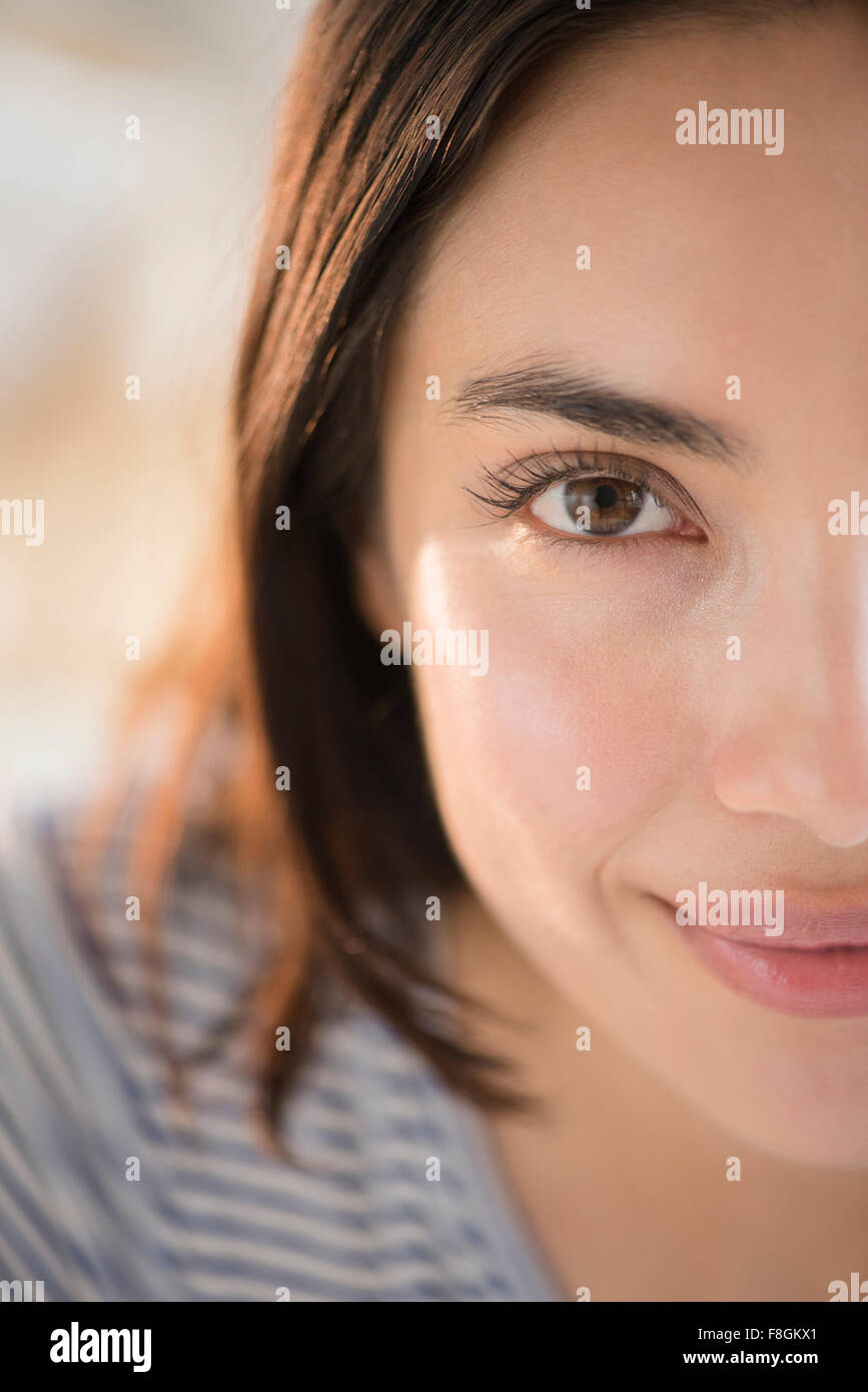 Nahaufnahme des Gesichts der lächelnde Hispanic Frau Stockfoto