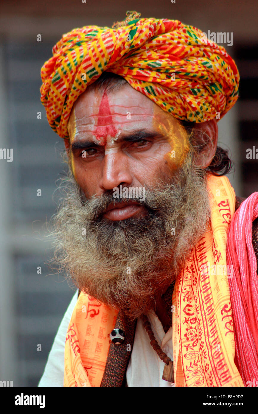 Sadhu oder heiliger Mann mit Turban. Kumbh Mela, Nasik, Maharashtra, Indien Stockfoto