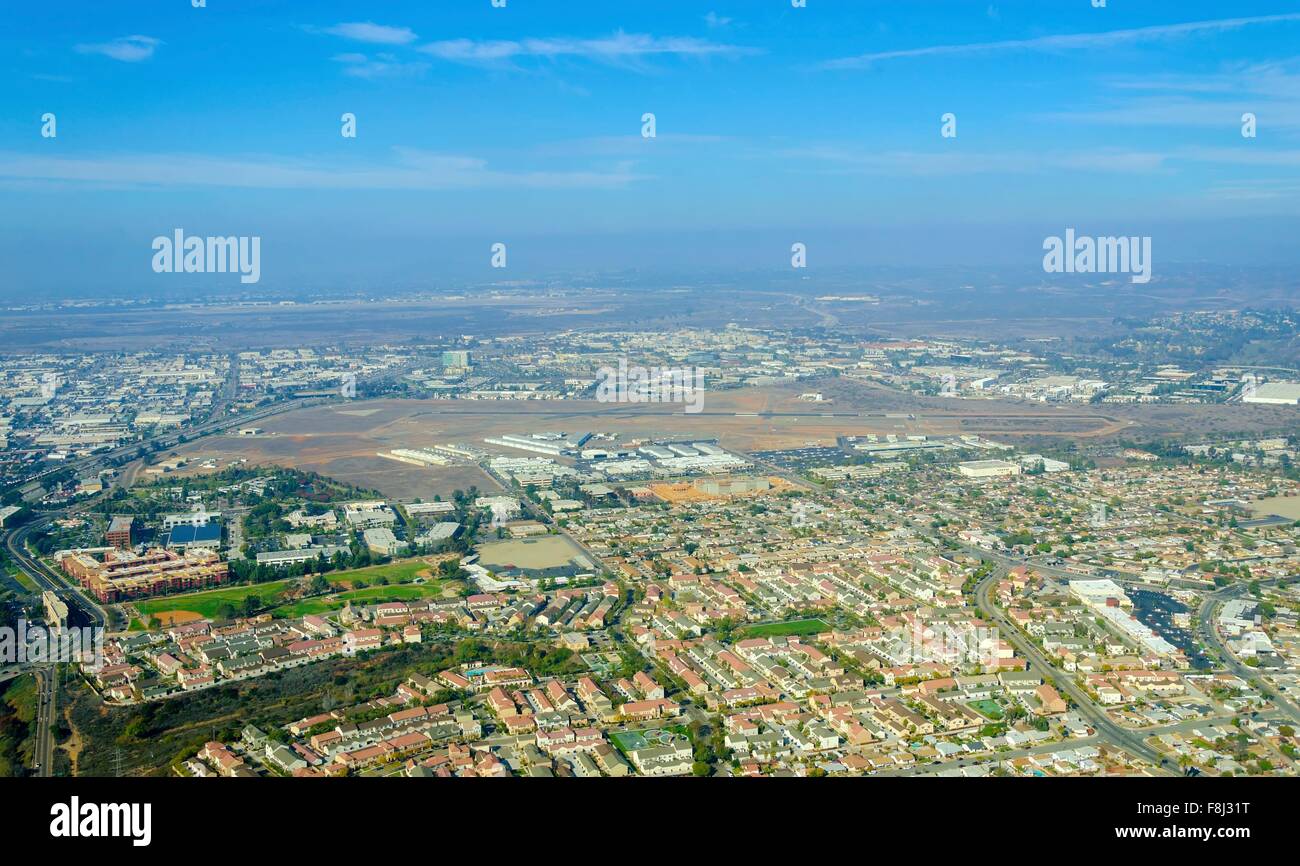 Luftbild von Mission Hills Nachbarschaft und San Diego International Airport (Lindbergh Field), im Süden Kaliforniens, United Stockfoto