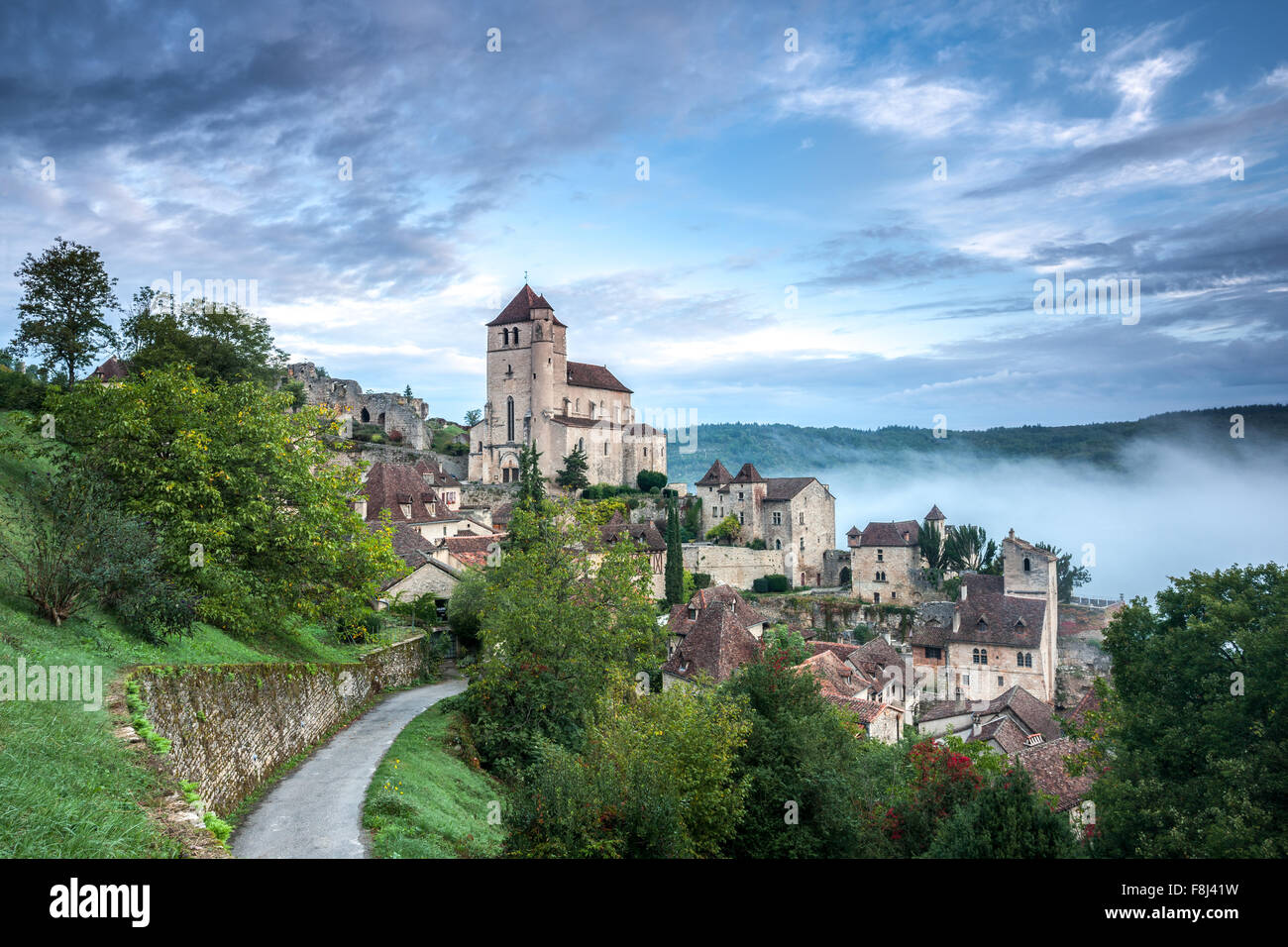 Dorf und Kirche von St. Circ La Poppie Lot Frankreich Stockfoto