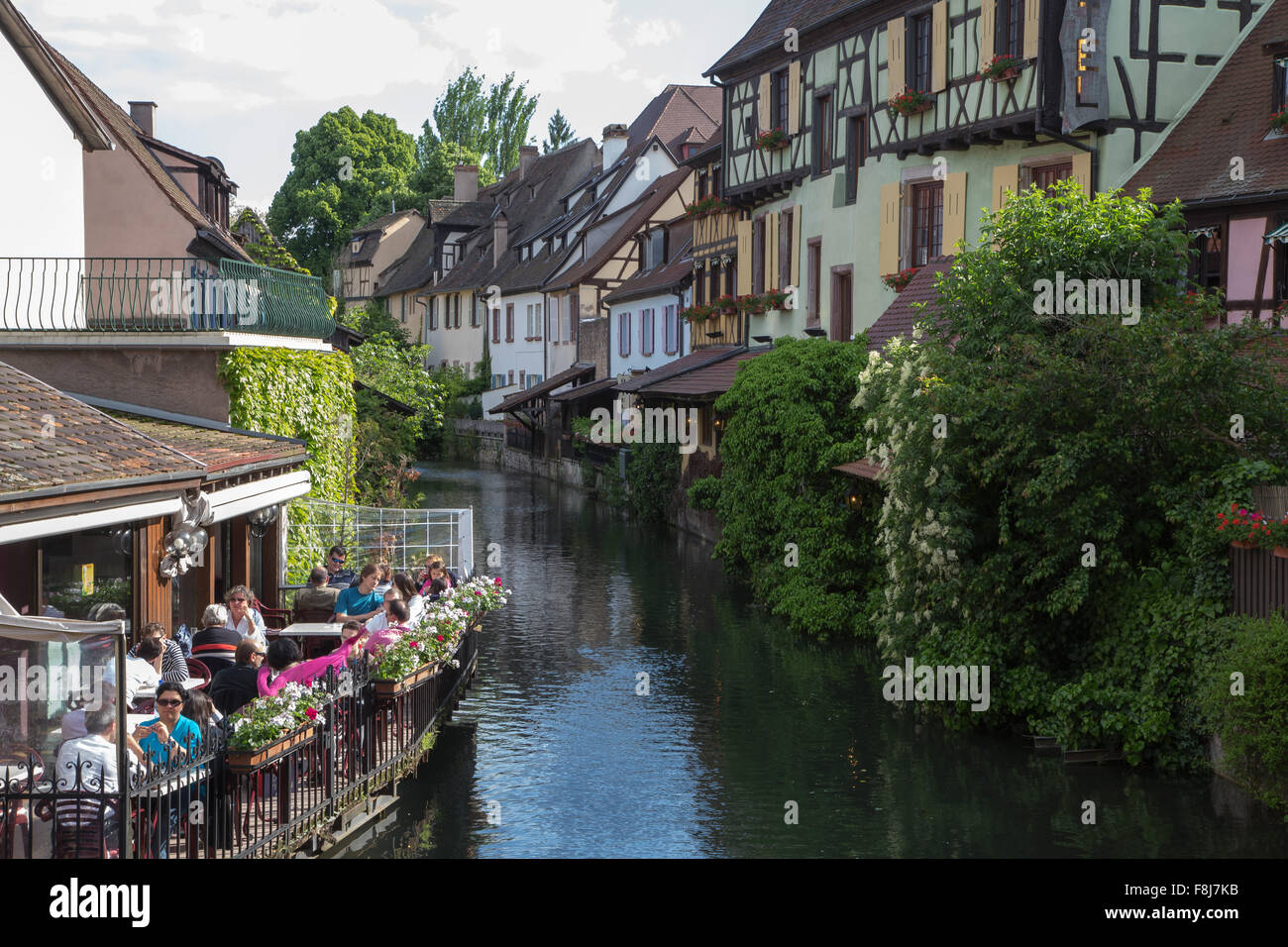 Fachwerkhäuser am Kanal in Colmar. Stockfoto