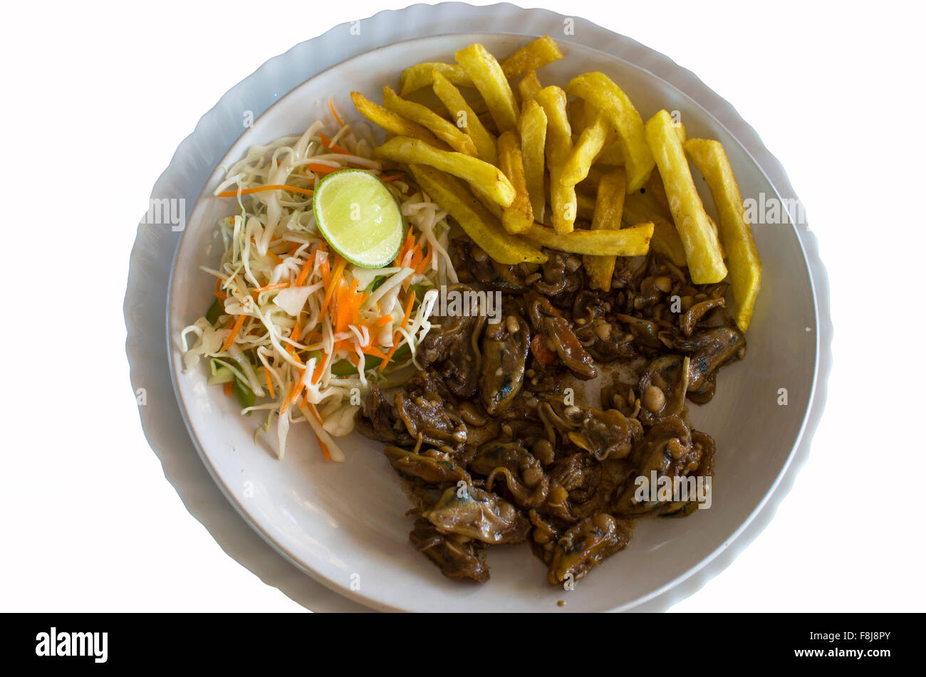 Muschel-Schale frittiert Pommes frites eine Platte auf einem weißen Hintergrund Stockfoto