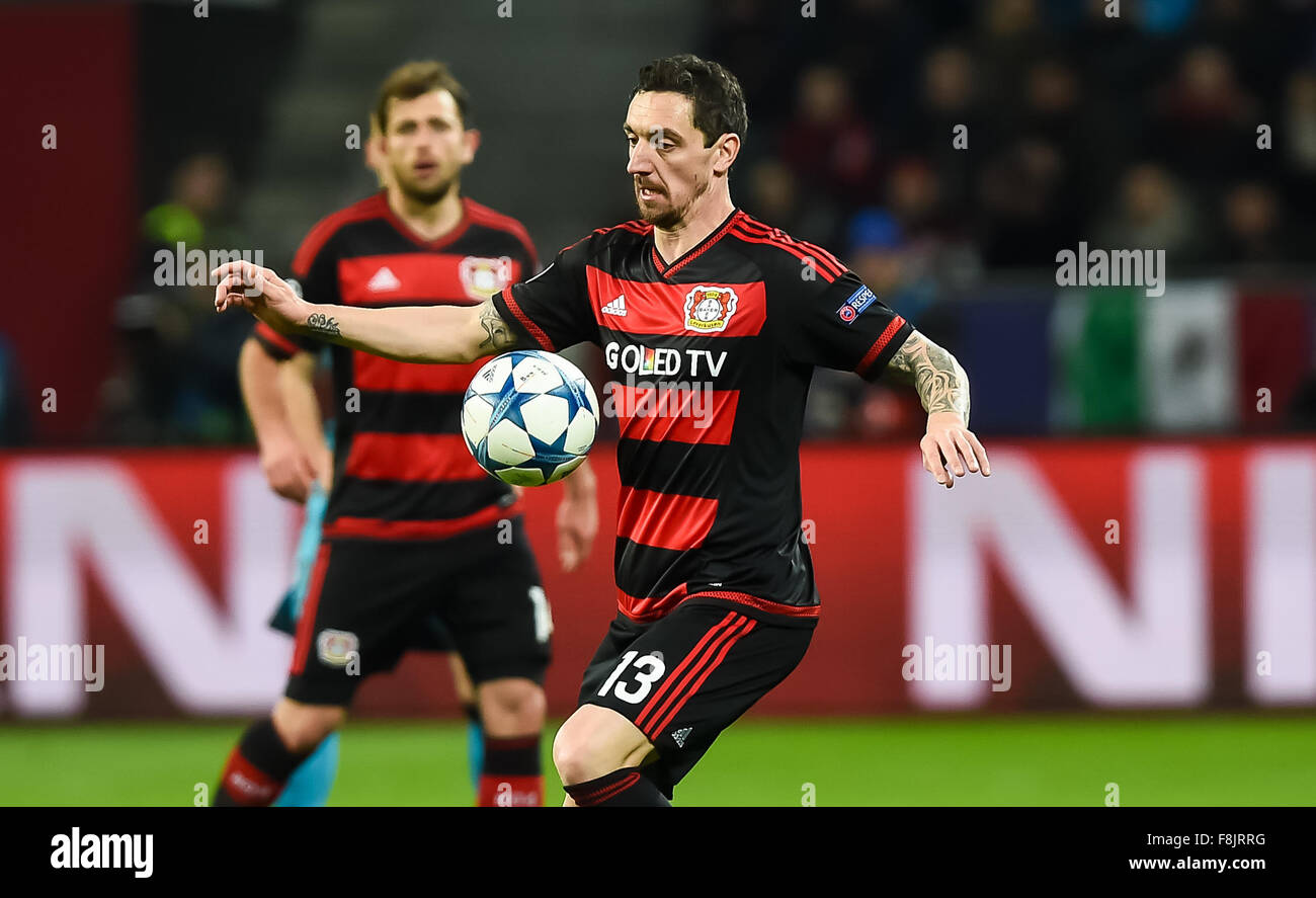 Leverkusens Roberto Hilbert in Aktion während der UEFA Champions League-Gruppe E Fußball-match zwischen Bayer 04 Leverkusen und dem FC Barcelona in Leverkusen, Deutschland, 9. Dezember 2015. Foto: GUIDO KIRCHNER/dpa Stockfoto