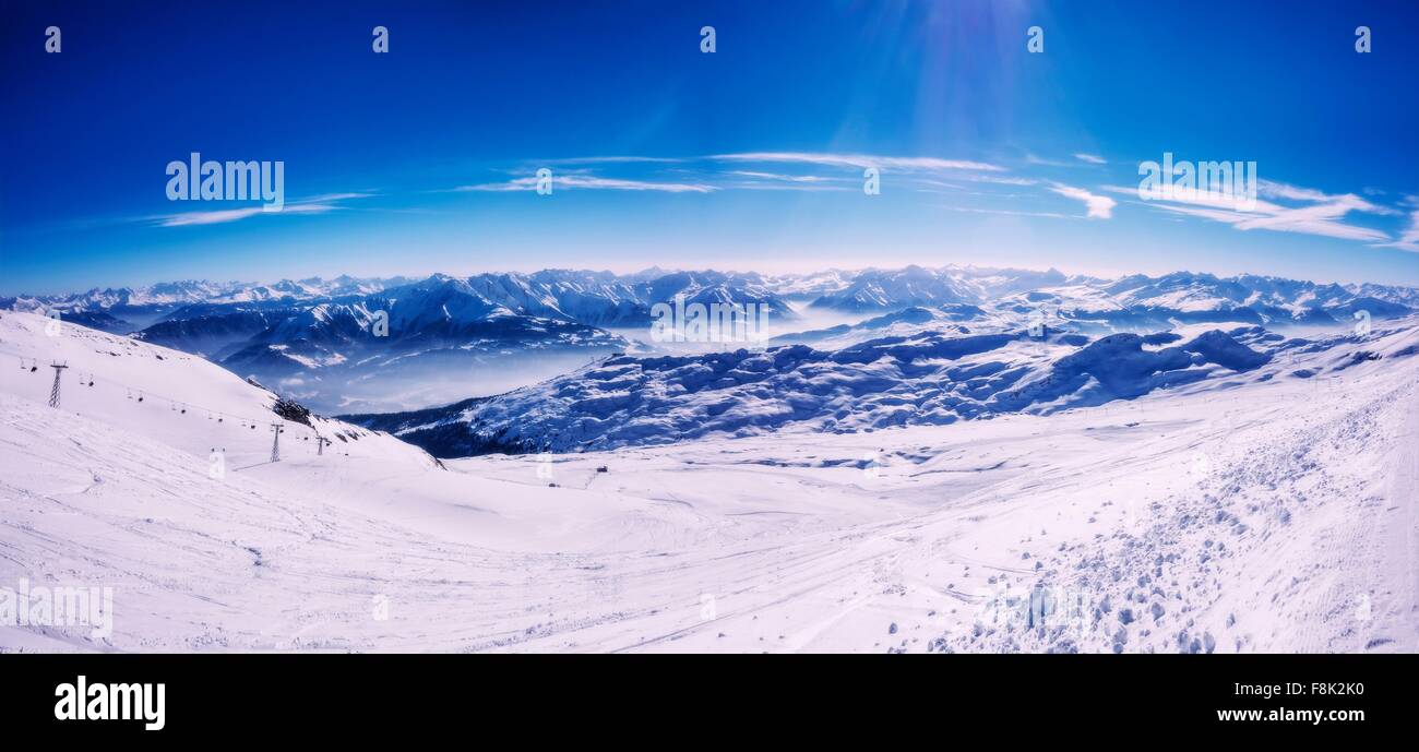 Panoramablick auf Schnee bedeckt Berge, Arosa, Schweiz Stockfoto