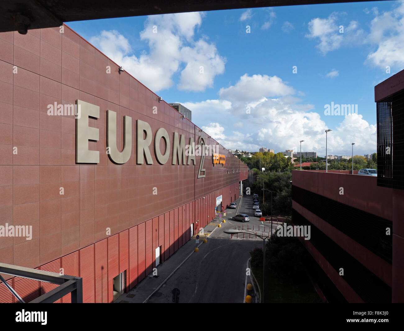 der riesige Euroma2 Luxus Shopping Mall in der EUR-Bezirk von Rom, Italien Stockfoto