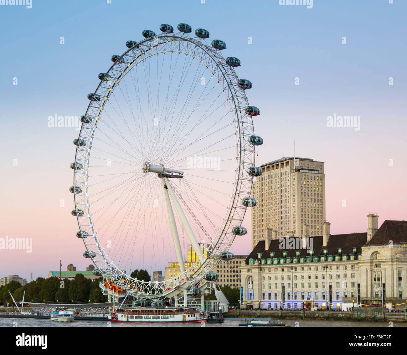 London Eye oder Millennium Wheel am Südufer der Themse in London England, Uk Stockfoto