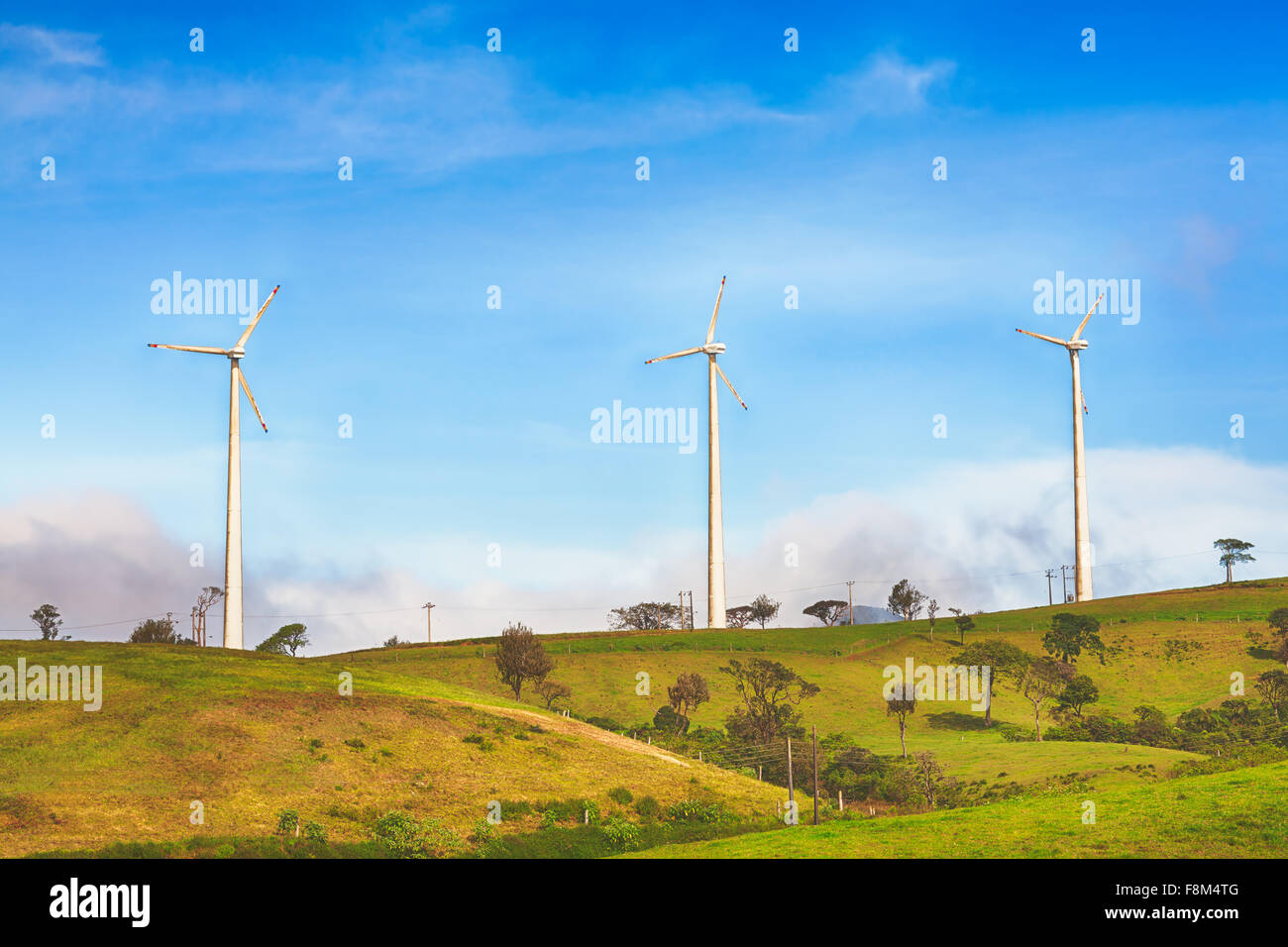 Horizontale Achse Windkraftanlagen in der Nähe von Nuwara Eliya. Sri Lankda Stockfoto