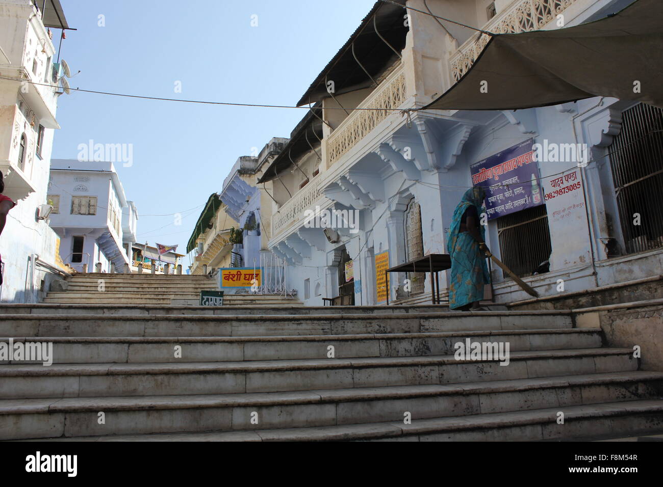 PUSHKAR, Indien - 29 Nov.: The Stairs ankommen Puishkar heiligen Sees, umgeben von Azure aufbauend auf 29. November 2012 Stockfoto