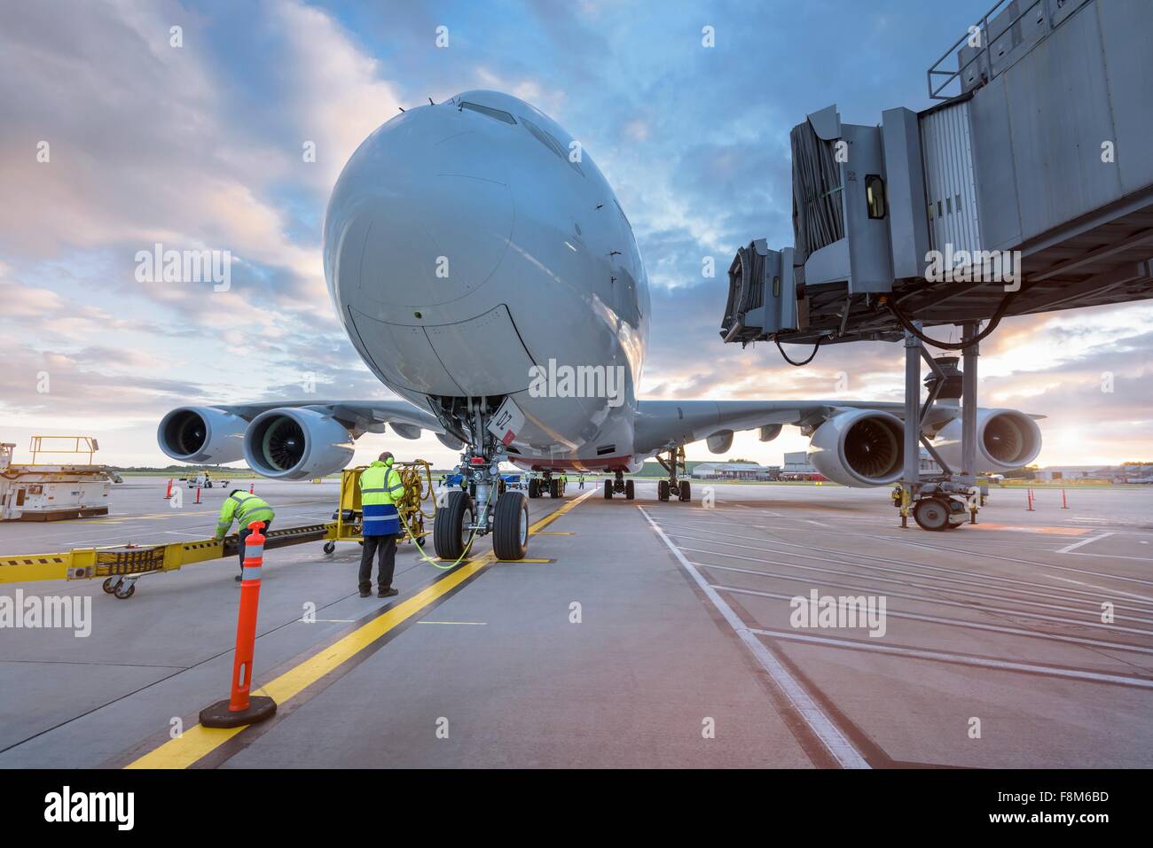 A380-Flugzeuge auf Stand am Flughafen Stockfoto