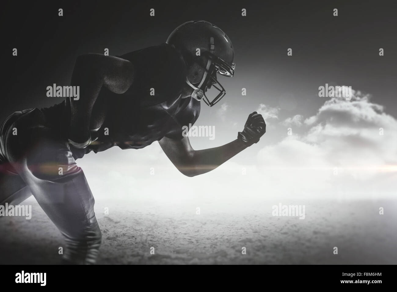 Zusammengesetztes Bild von Silhouette american Footballspieler laufen Stockfoto
