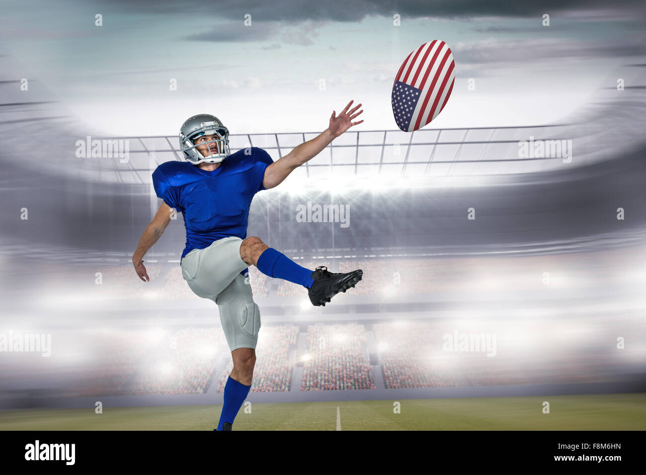 Zusammengesetztes Bild der amerikanischen Football-Spieler kicken Stockfoto