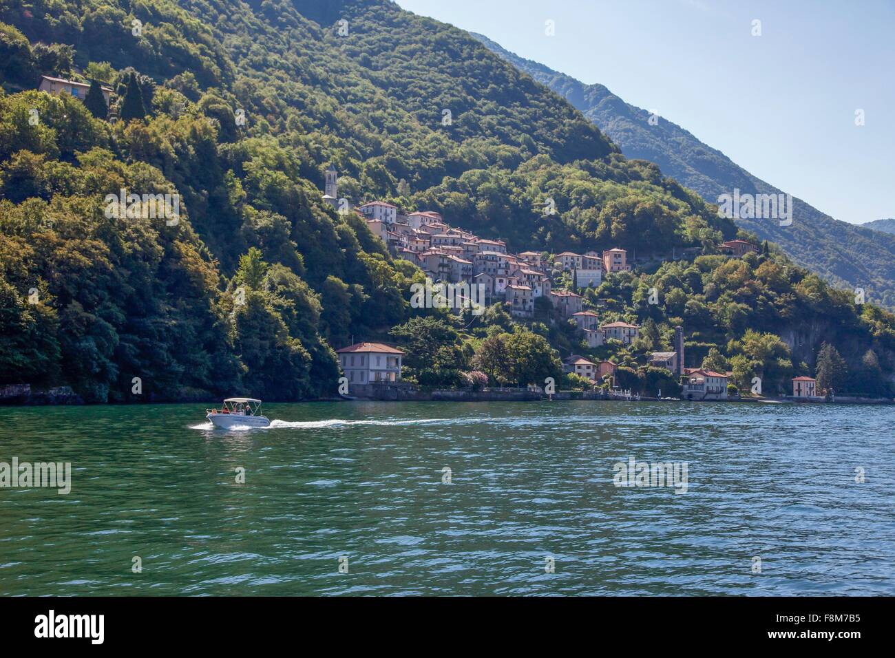 Kleines Boot auf See Como, Italien Stockfoto