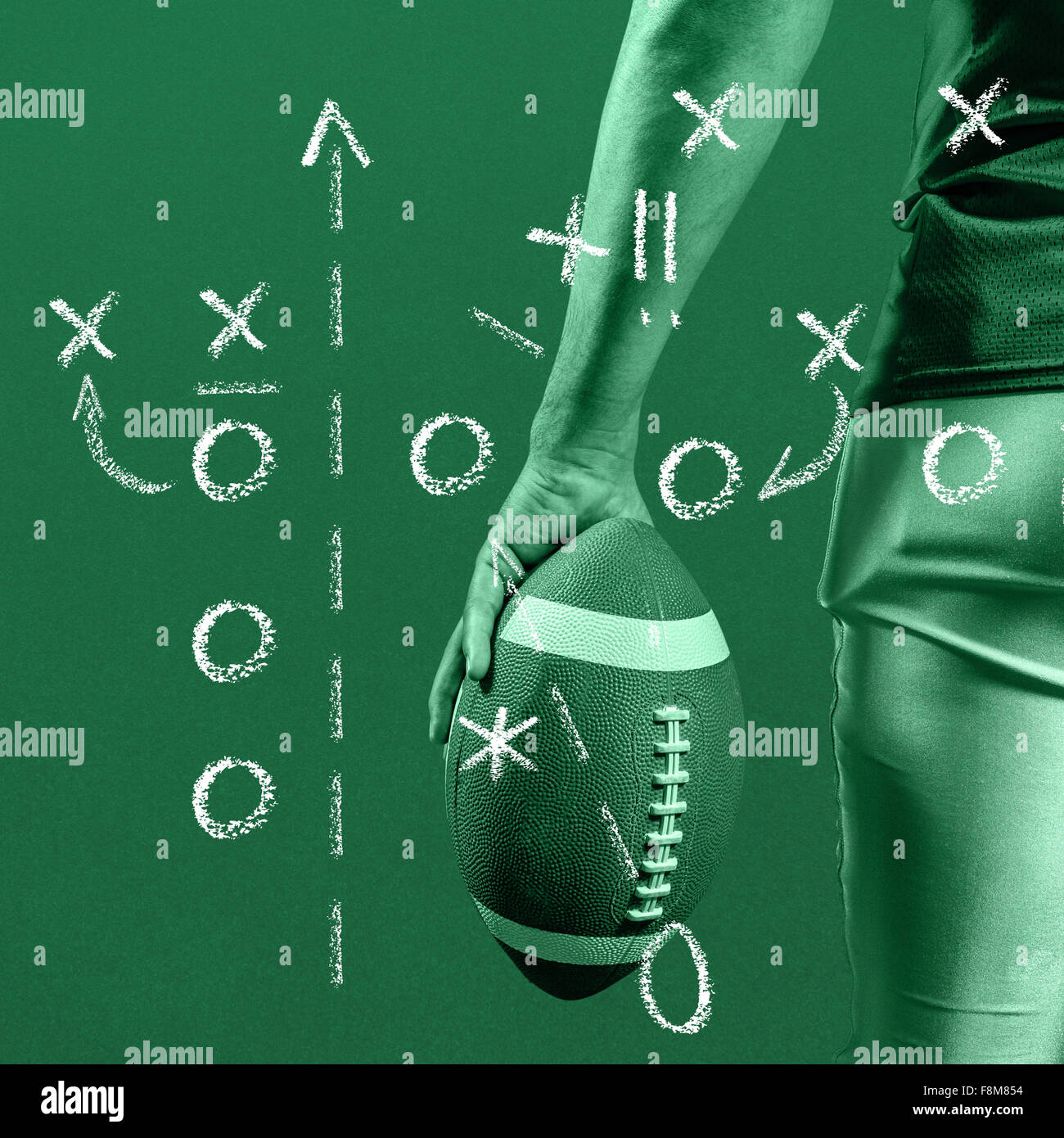 Zusammengesetztes Bild der freigestellten Bild der amerikanischen Football-Spieler mit ball Stockfoto