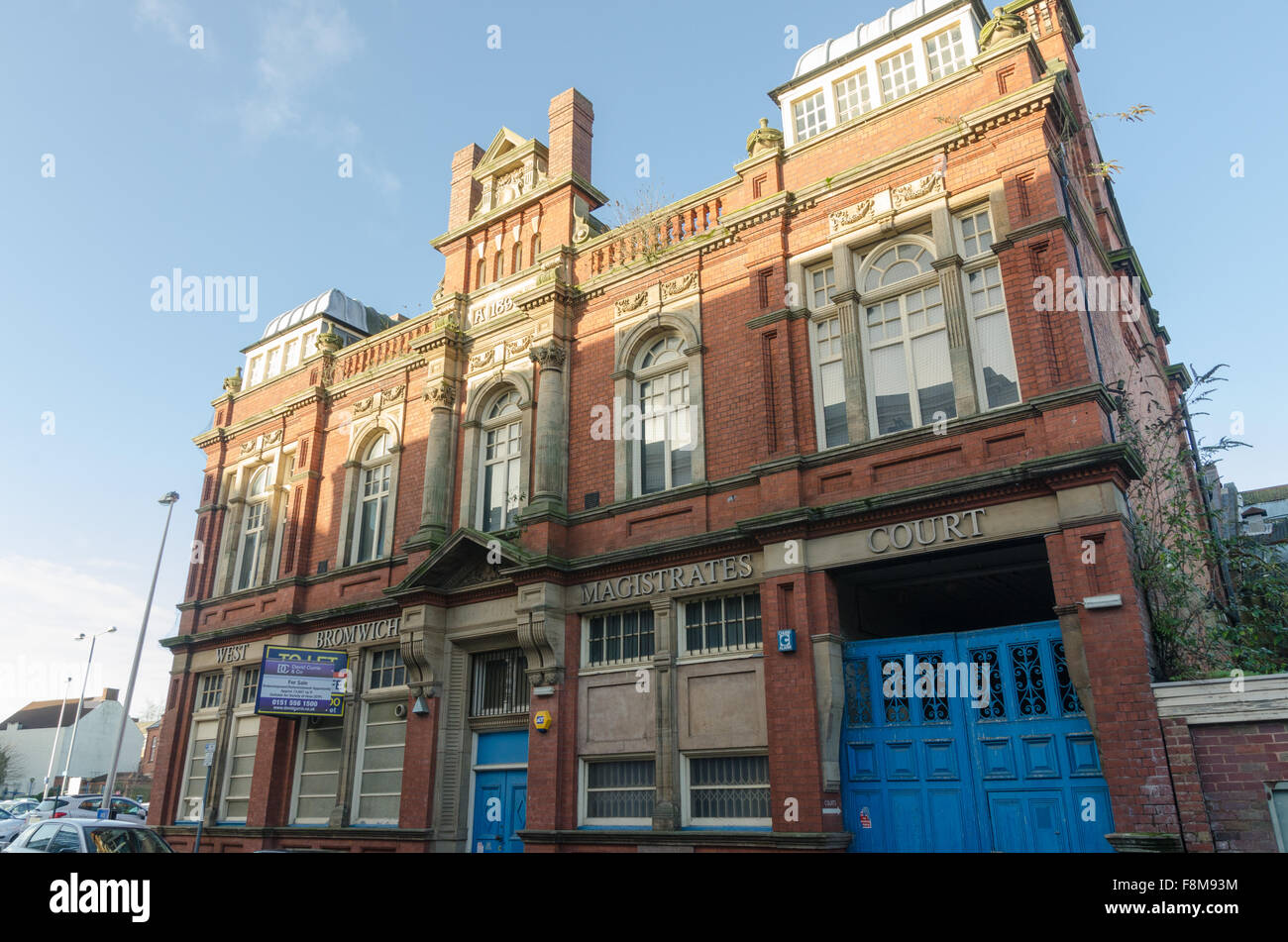 Der ehemalige West Bromwich Magistrates Court Gebäude, das jetzt ist leer Stockfoto