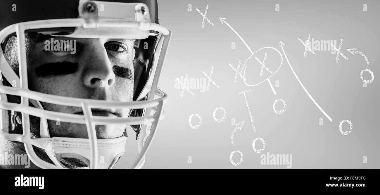 Zusammengesetztes Bild der amerikanischen Football-Spieler, Blick in die Kamera Stockfoto