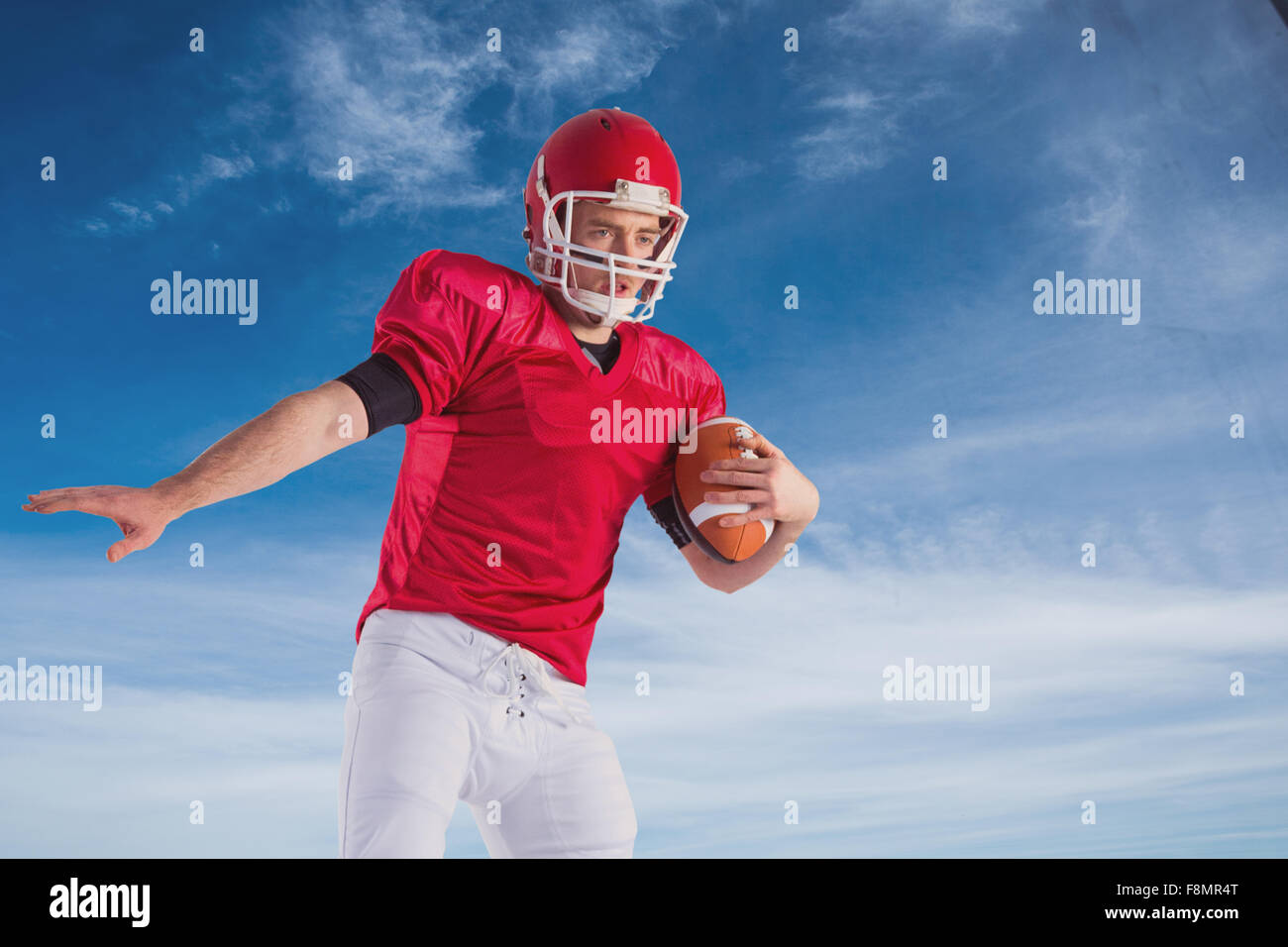 Zusammengesetztes Bild schützen Fußball Spieler des amerikanischen Fußballs Stockfoto