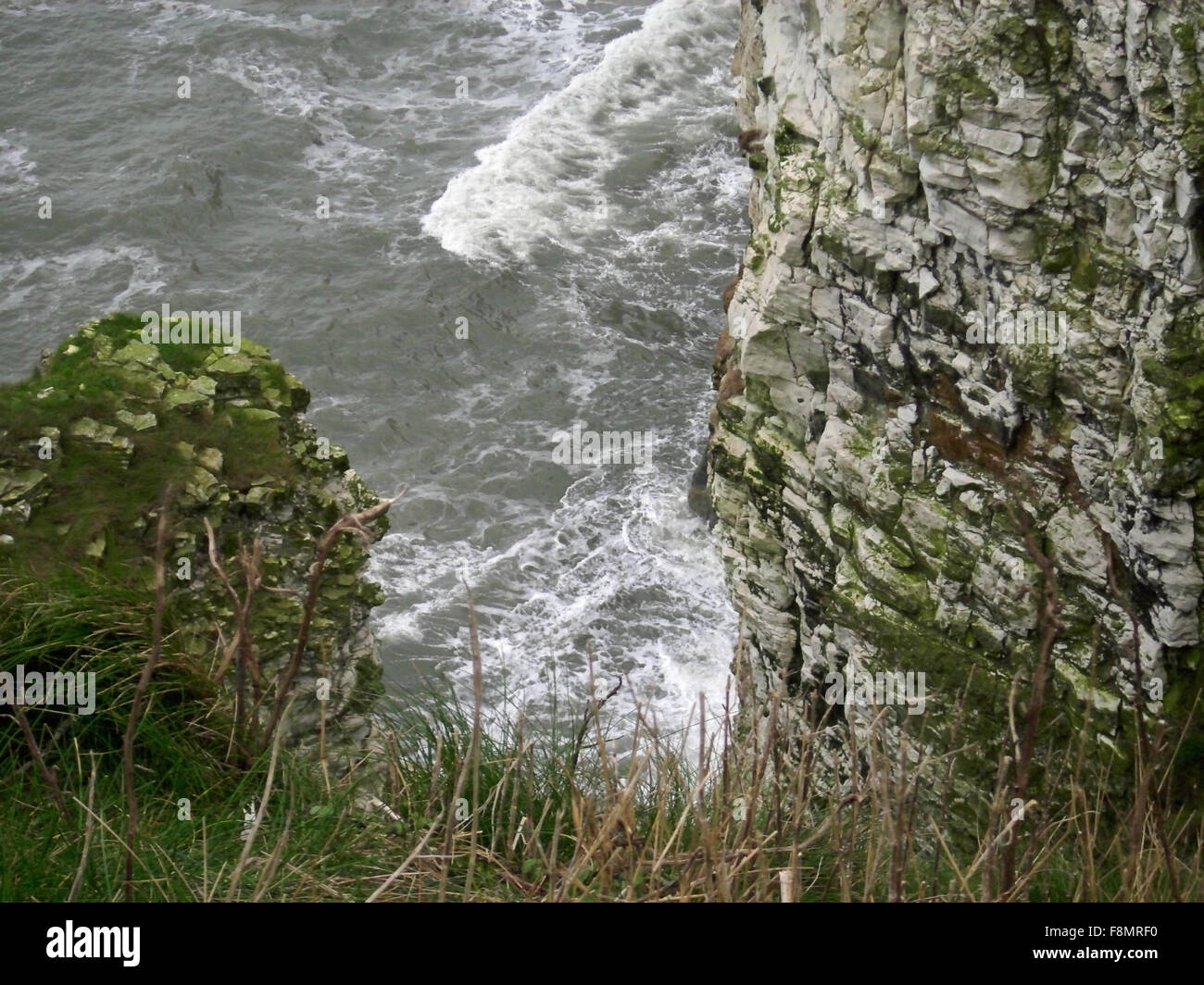 Kreidefelsen mit Gischt Stockfoto