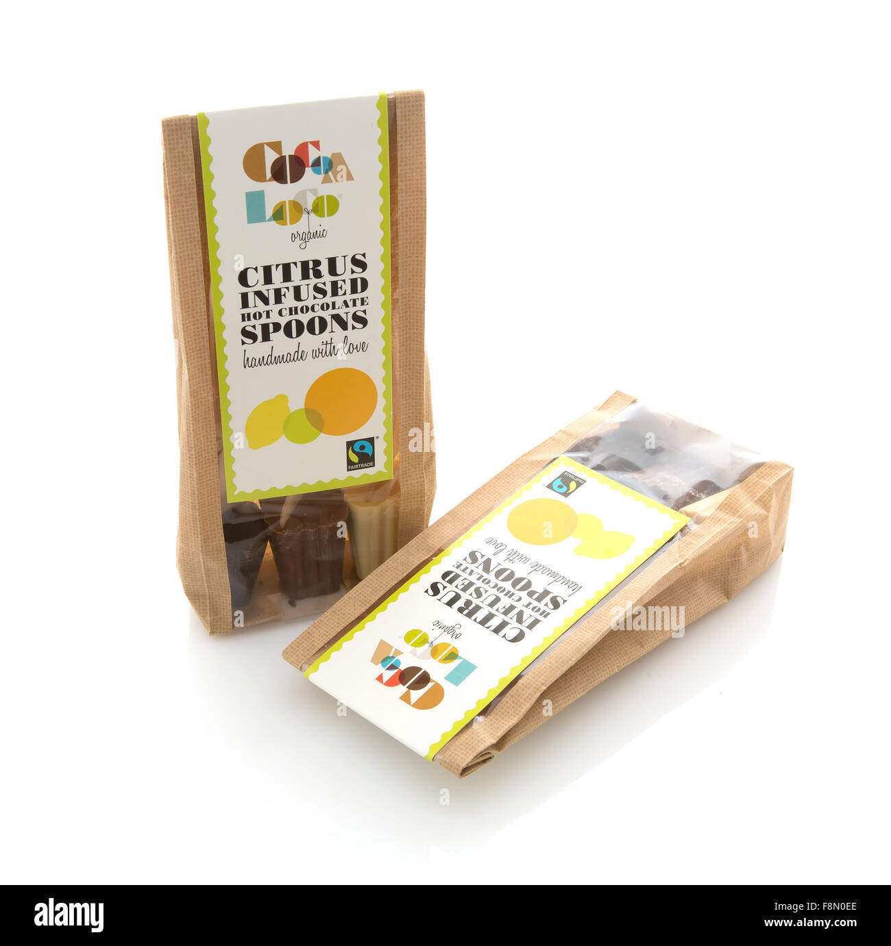 Kakao Loco Bio Zitrusfrüchte infundiert heiße Schokolade Löffel mit Fairtrade Schokolade hergestellt Stockfoto