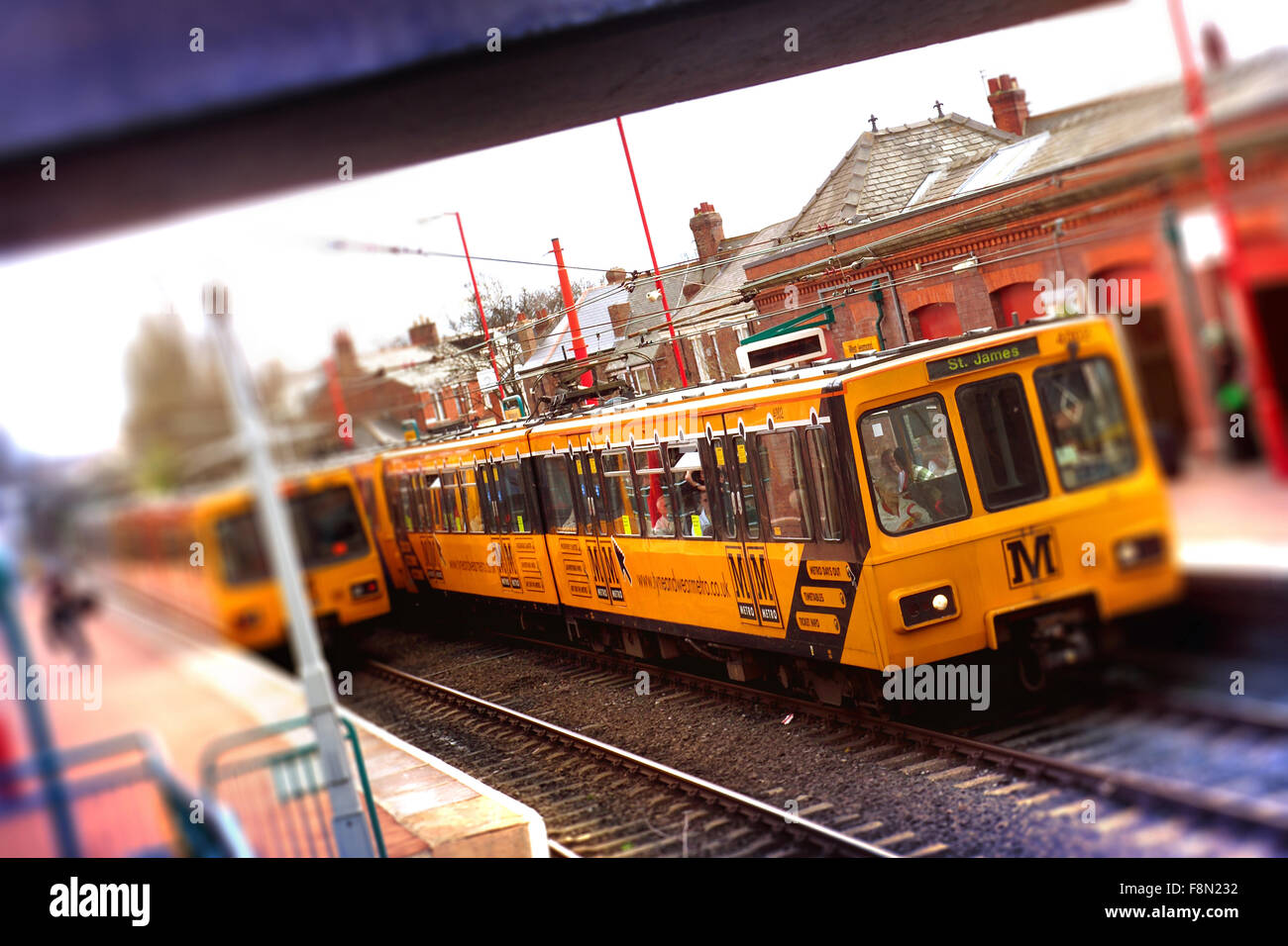 Newcastle Metro Zug am Bahnhof West Jesmond Stockfoto