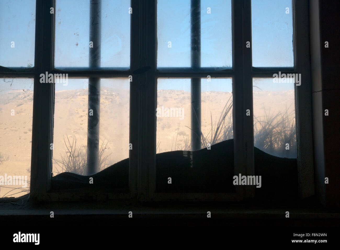 Windows in Kolmanskop Geisterstadt - Lüderitz, Namibia, Afrika Stockfoto