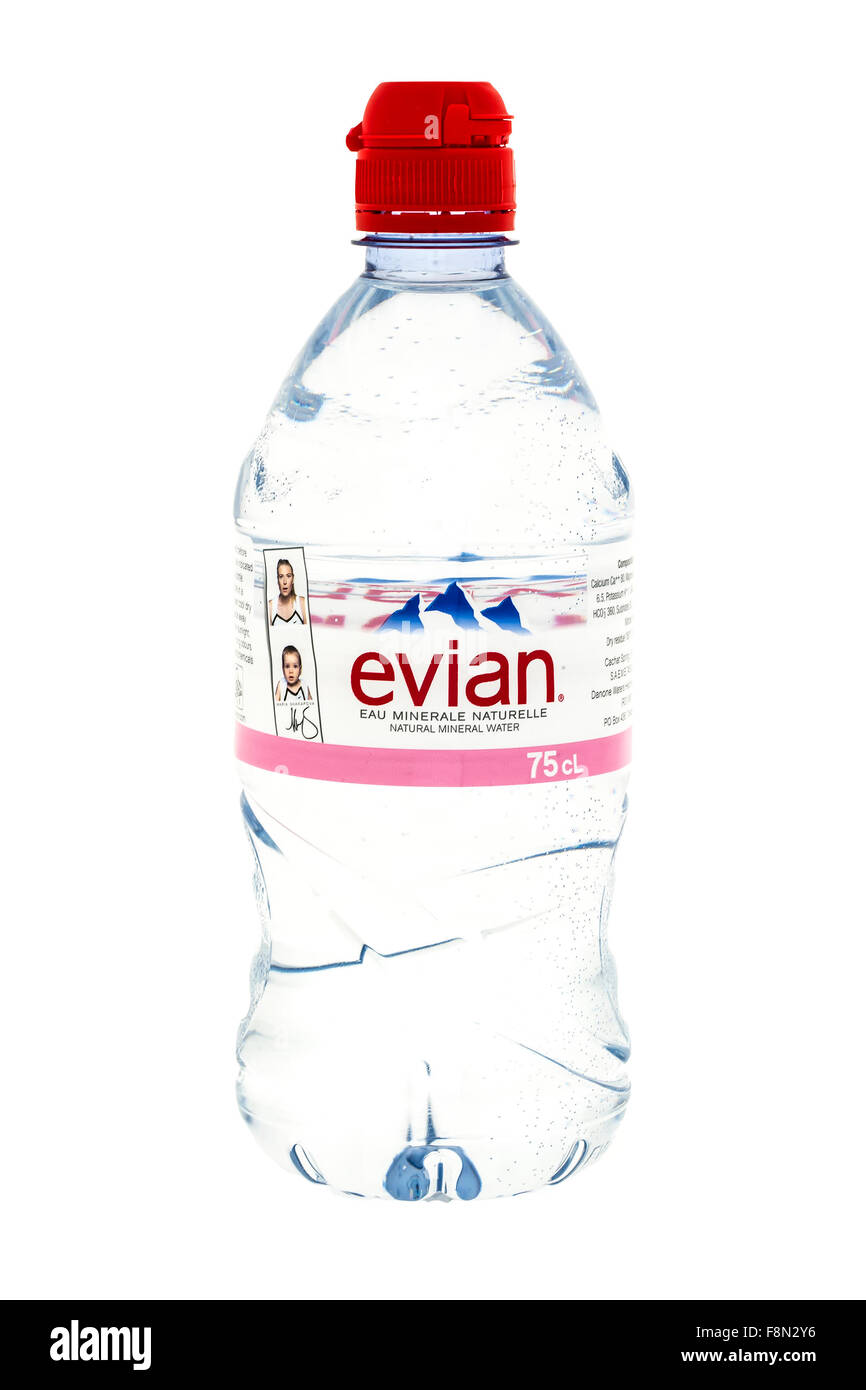 Flasche von Evian Mineralwasser auf weißem Hintergrund Stockfoto
