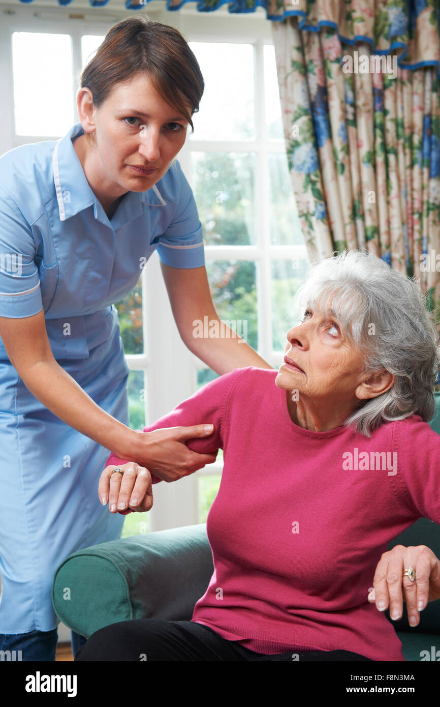 Pflegedienst Misshandlung Seniorin Stockfoto