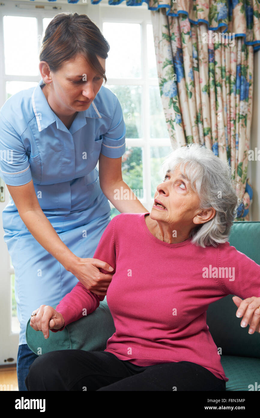 Pflegedienst Misshandlung Seniorin Stockfoto