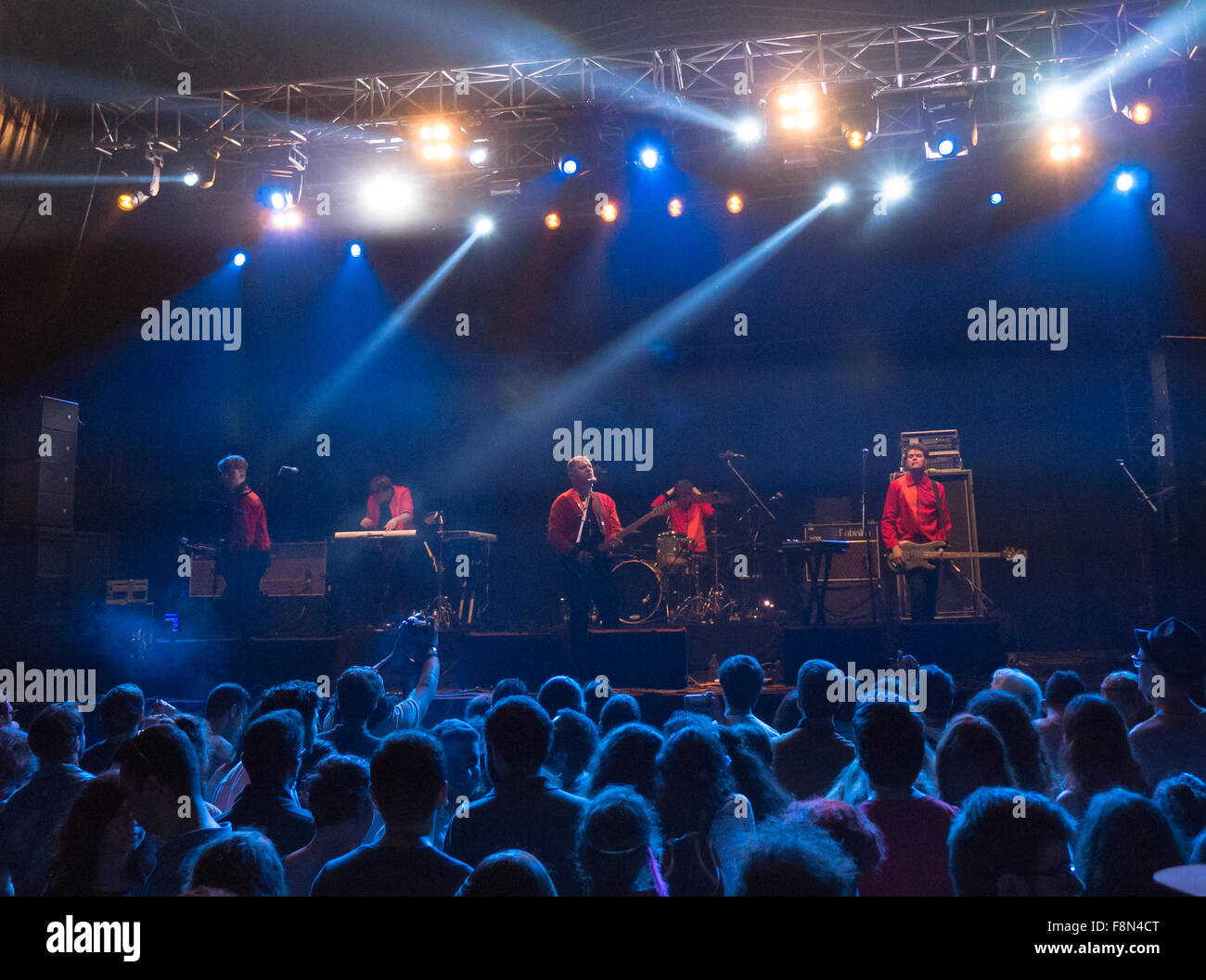 Alles alles live auf der Bühne zu spielen Stockfoto