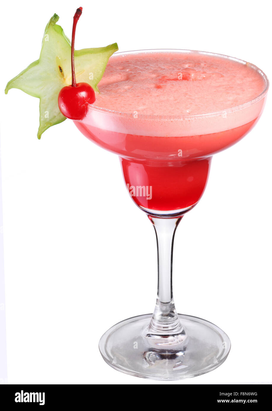 Cosmopolitan Cocktail mit Sternfrüchte und Kirsche verziert. Stockfoto