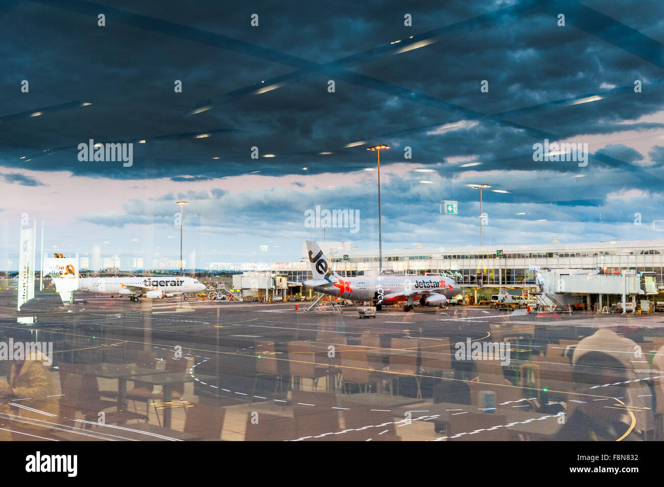 Flugzeuge am Terminal 2, Flughafen Sydney Australien. Stockfoto