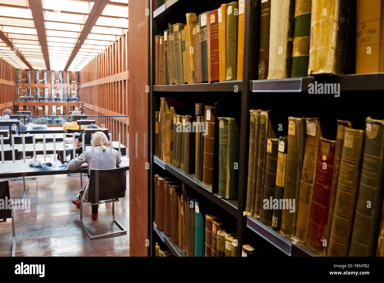 BERLIN, Deutschland - 1. Juli 2014: Humboldt-Universität Bibliothek in Berlin. Es ist eines der fortschrittlichsten wissenschaftlichen Bibliotheken in Ge Stockfoto