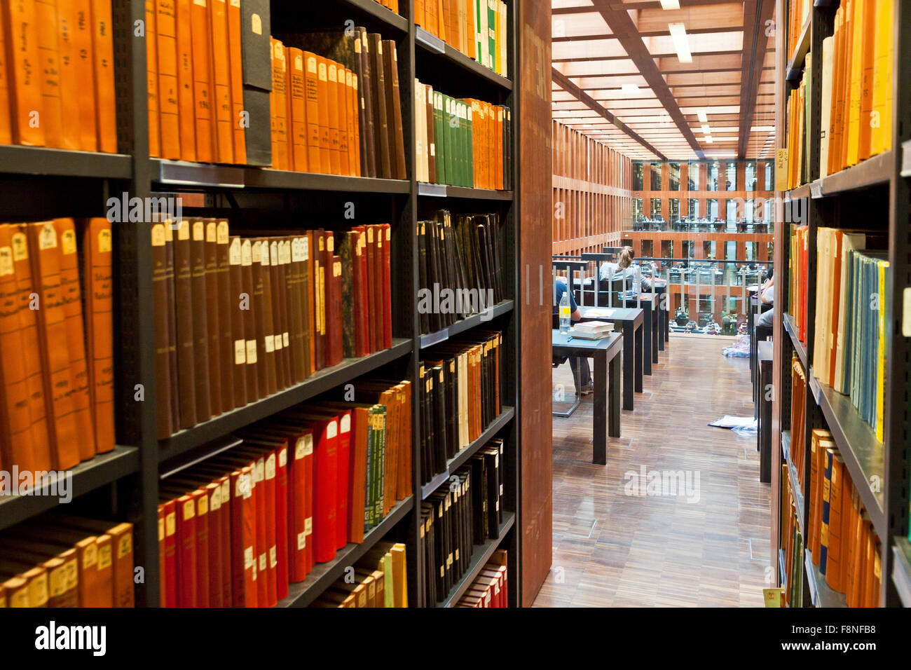 BERLIN, Deutschland - 1. Juli 2014: Humboldt-Universität Bibliothek in Berlin. Es ist eines der fortschrittlichsten wissenschaftlichen Bibliotheken in Ge Stockfoto
