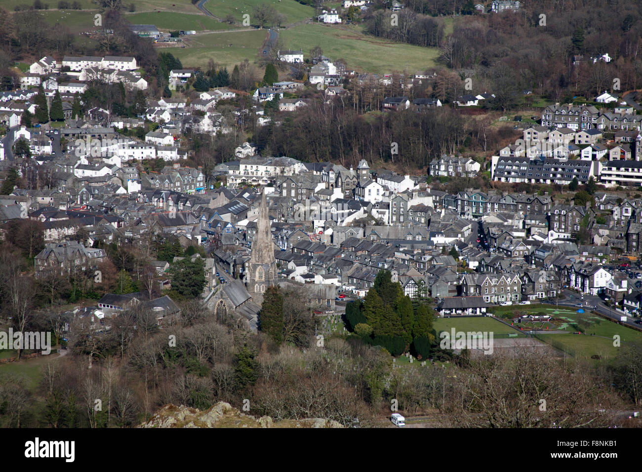 Das Dorf von Ambleside aus Loughrigg fiel Seenplatte Cumbria England Stockfoto