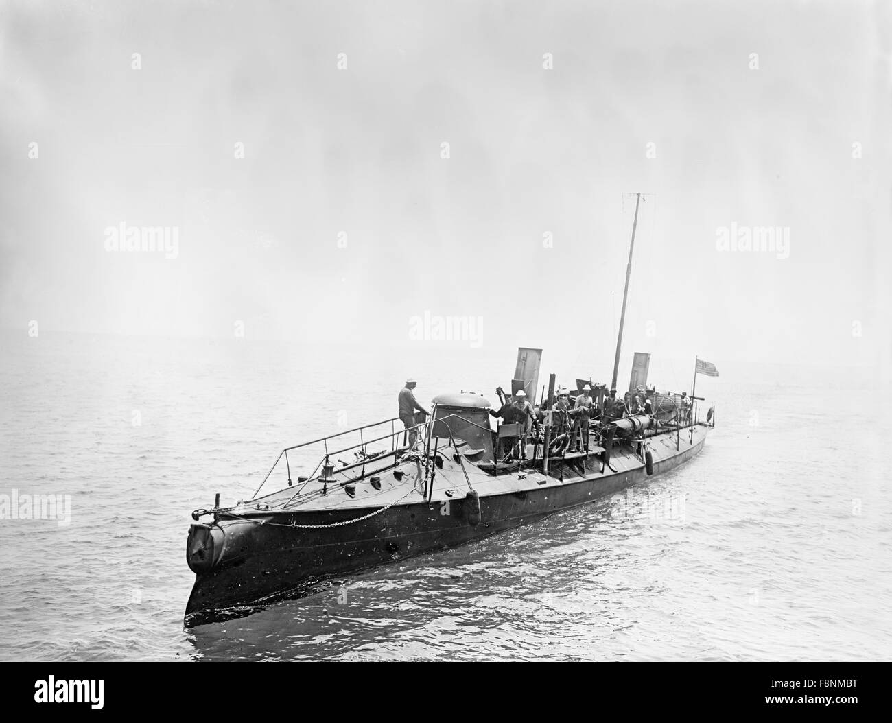 US Marine Torpedo-Boot und Crew, um 1900 Stockfoto