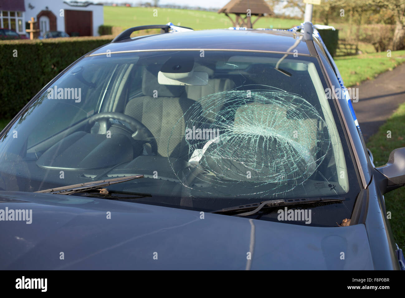 Auto In A Straße Verkehrsunfall verwickelt Stockfoto