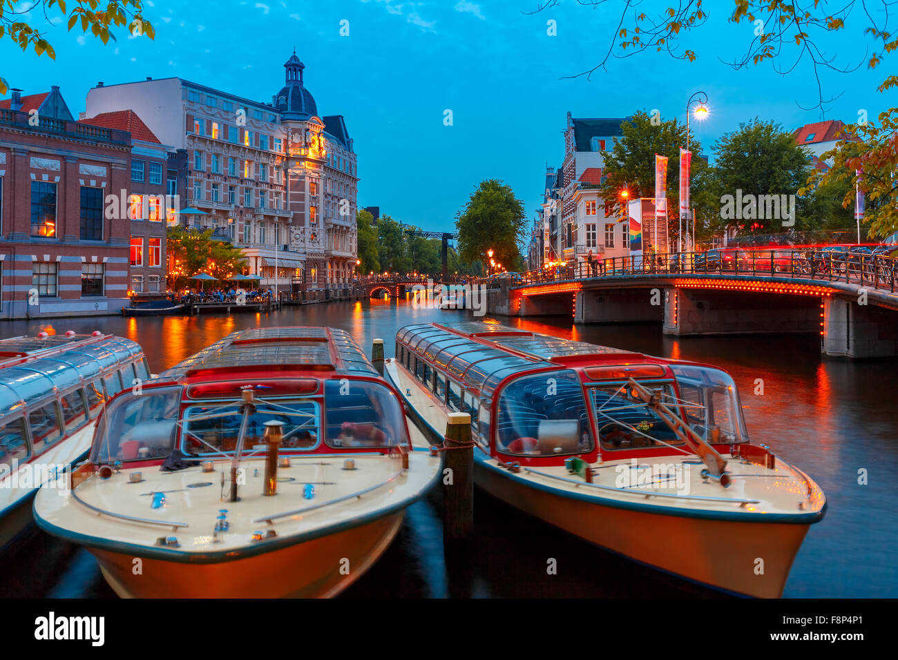 Nacht-Stadtansicht von Amsterdam canal Stockfoto
