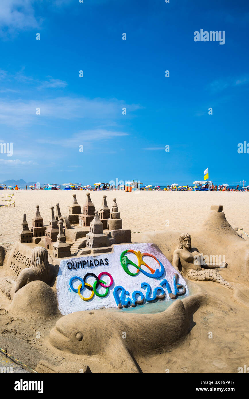 Sandburg mit Olympia 2016 Ringe, die Copacabana, Rio De Janeiro, Brasilien Stockfoto